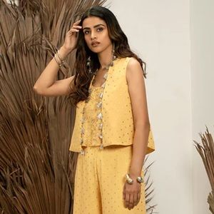 Sleeveless Yellow Embellished Women's Top Set